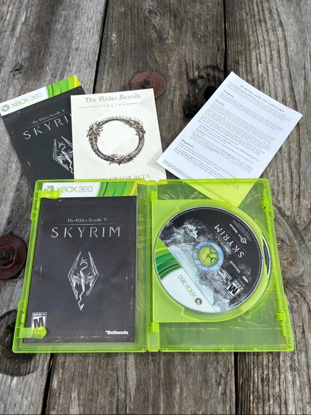 Xbox 360 Skyrim Legendary Edition (Black) - Bethesda